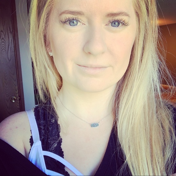 Meet your Posher, Danielle - Picture 2 of 4